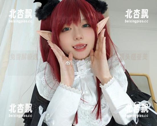 免费解锁迷之呆梨学妹摄影图册，跟随她的镜头感受美的力量.txt