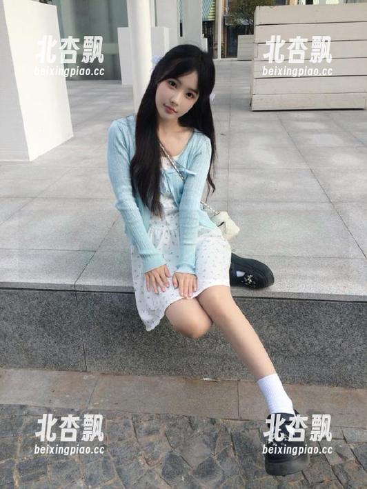 醇子小姨 微密圈 - 全套醇子小姨的纯白风尚图集,揭开她心中的无尽纯粹.txt