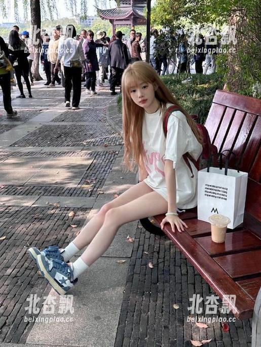看完铭铭kizami的fantia12月合集，才知道什么叫真正的写真与照片艺术.txt