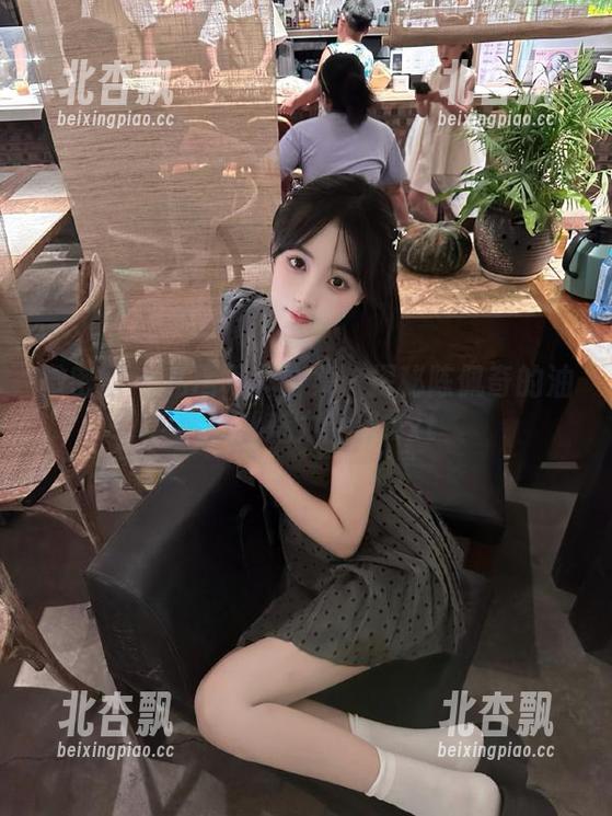陈佩奇 微密圈 - 私房写真合集:探秘陈佩奇的油亮黑丝魅力世界.txt