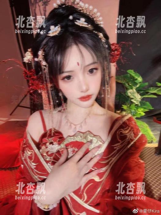 笑脸相迎！雯妹不讲道理职业装图包福利，让你职场时尚魅力倍增！.txt
