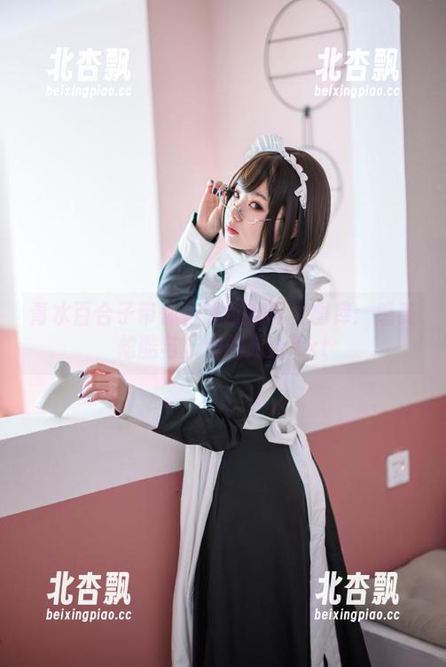 青水百合子带你走进魅魔写真图库：感受炫酷与妩媚的结合.txt