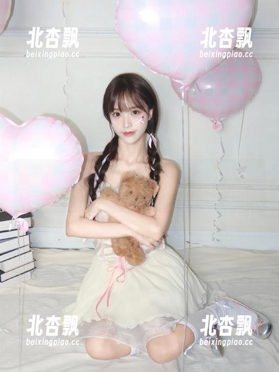 青豆客-叶佳颐 青豆客 - 在叶佳颐女王的写真作品集中,领略她对美与自信的精致诠释.txt