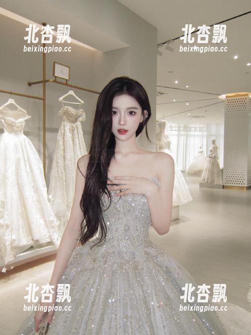 青豆客 - 穿越三亚的阳光：徐妍馨Mandy旅拍作品集与原图，开启视觉盛宴.txt
