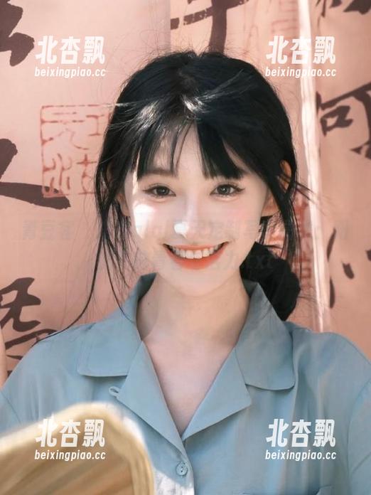 青豆客 - 琪琪qlql夏天定制写真图集：阳光下的青春与活力.txt