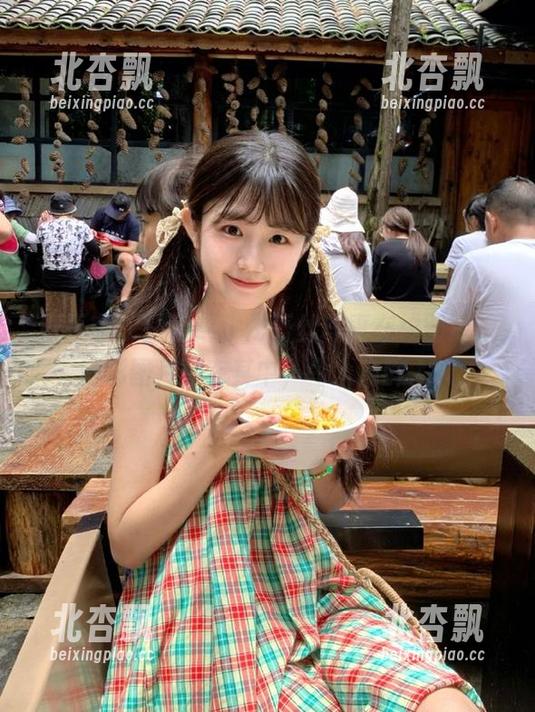 青豆客 - 探索赵伊彤蕾丝写真在线图库，精彩图片尽在其中，令人陶醉.txt
