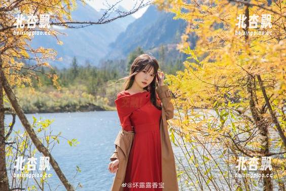 香草喵露露绿色泳衣：图库精选，与你分享清凉与美丽的最完美交融！.txt