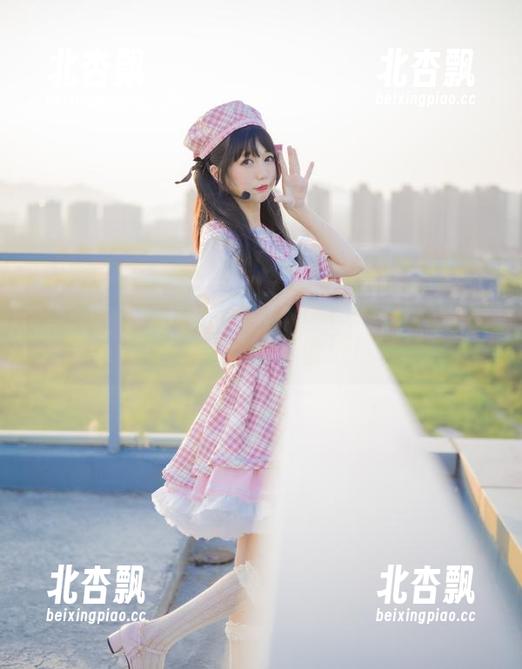 跟随魔物喵nigisa一起畅游泳装世界，收获你的专属美图和壁纸！.txt