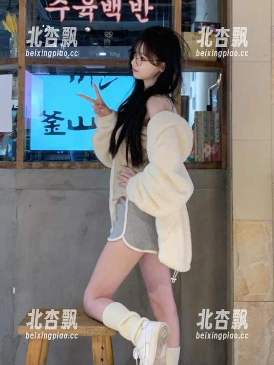 微密圈 - 全新视角下的鹿瑶，观看天台高人气写真图包.txt