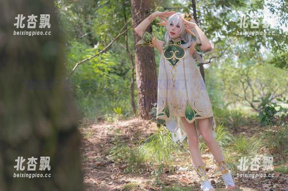 “黏黏团子兔”的夏日写真作品集又更新了，看看兔兔们是如何在阳光下闪耀的吧！.txt